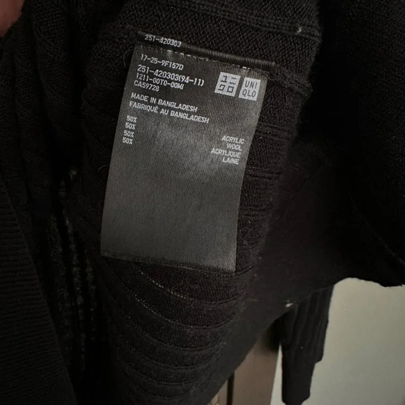 UNIQLO  Light Wool Blend Sweater in Black | size XS - Picture 6 of 6